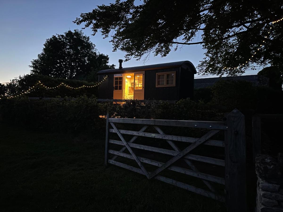 Hill House B & B & Luxury Shepherds Huts Castle Combe Bagian luar foto